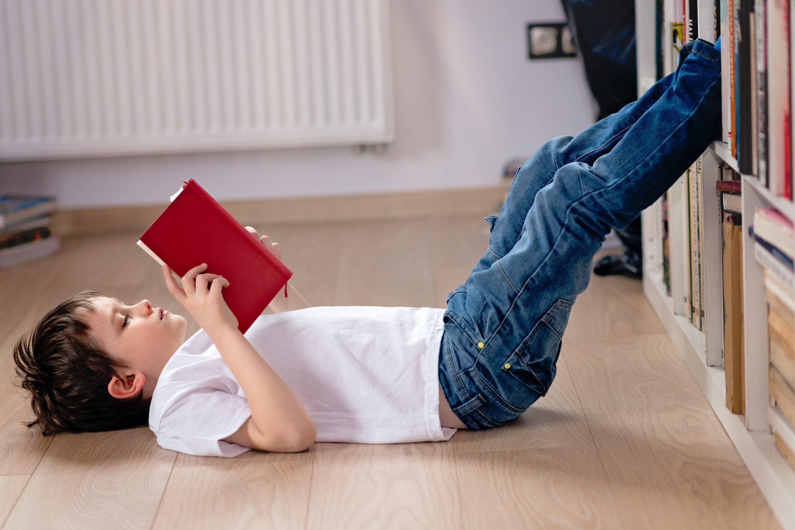 Do children need phonics to read English? Image